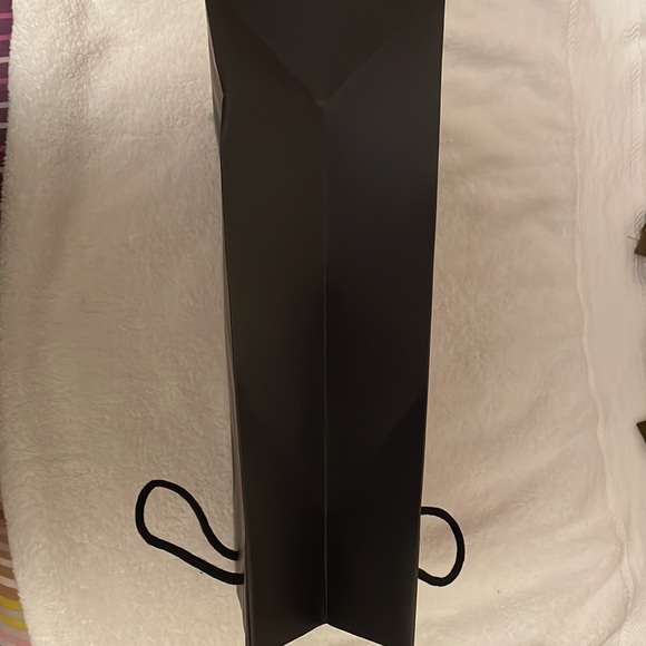 New Authentic Gucci shopping bag approx. 9x15 inches closed. Never used. - Picture 4 of 6